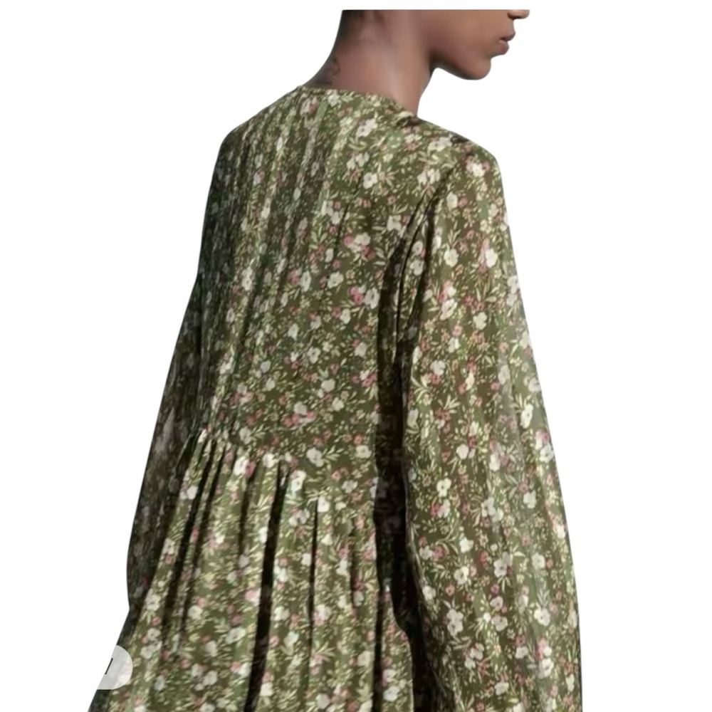 ZARA Green Floral Mini Dress w/Keyhole
Neckline and Smocked Top, Size M. - Picture 3 of 12